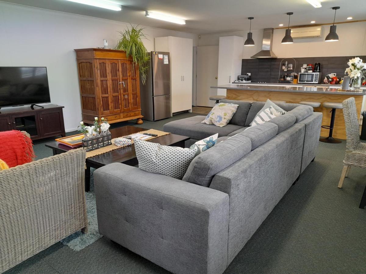 Magnolia House Apartman Featherston Kültér fotó